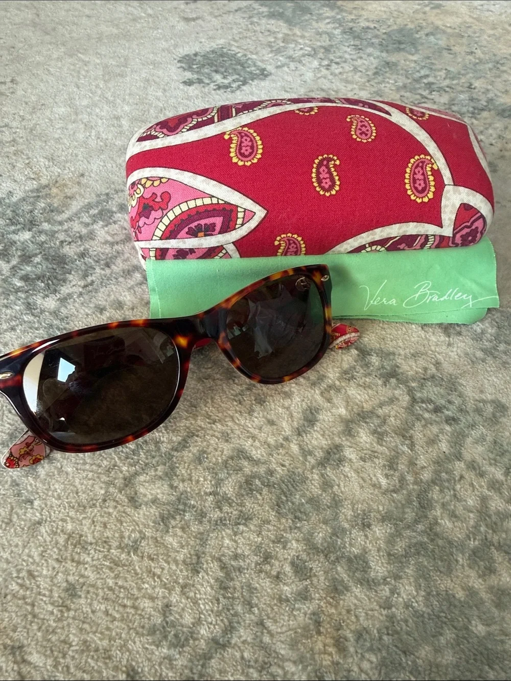 Vera Bradley Rare Retired RosyPosies Wayfarer Sunglasses, Pink Paisley Case